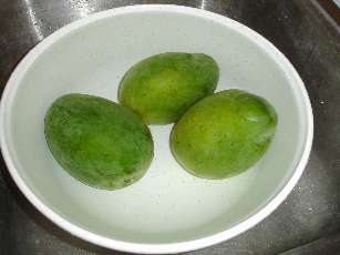 ((((ملف شامل لطرق الاطعمة بالصور)))) mangoes_wash.jpg