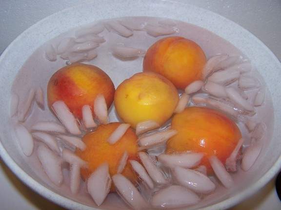 تخزين الخضار والفواكة بالصور peachescoldwater.jpg