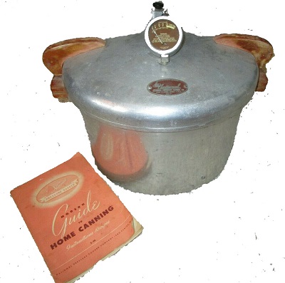 Old National No. 7 cooker canner with wood handles