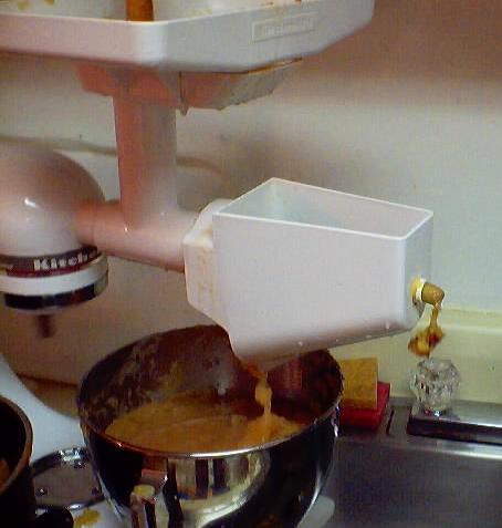 Stand mixer attachment: How to use our fruit & vegetable strainer 